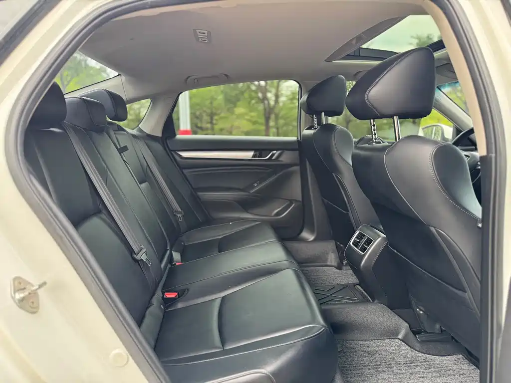 Honda Accord 2019 — фото 11