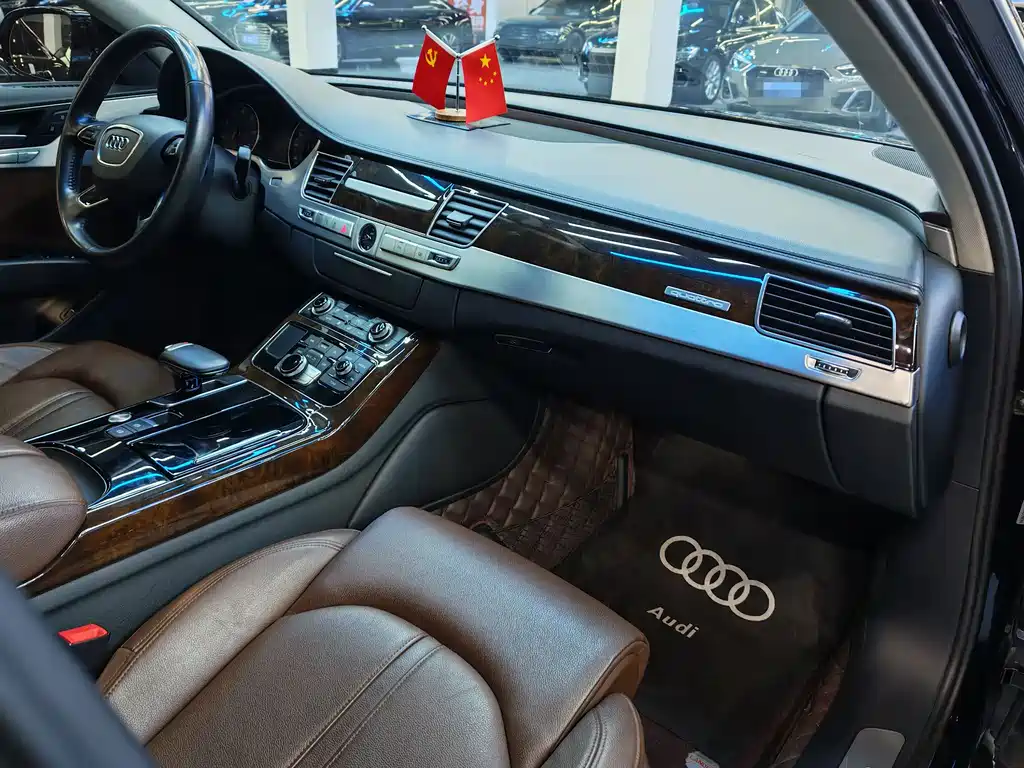 Audi A8 2017 — фото 17