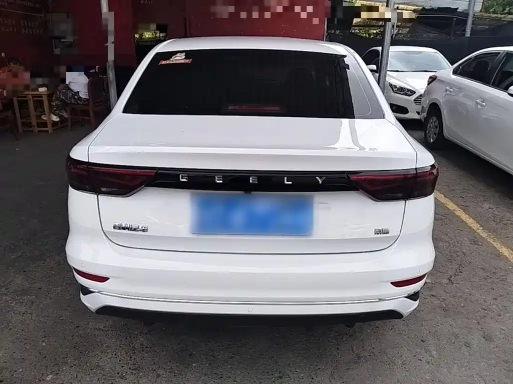 Geely Emgrand 2025