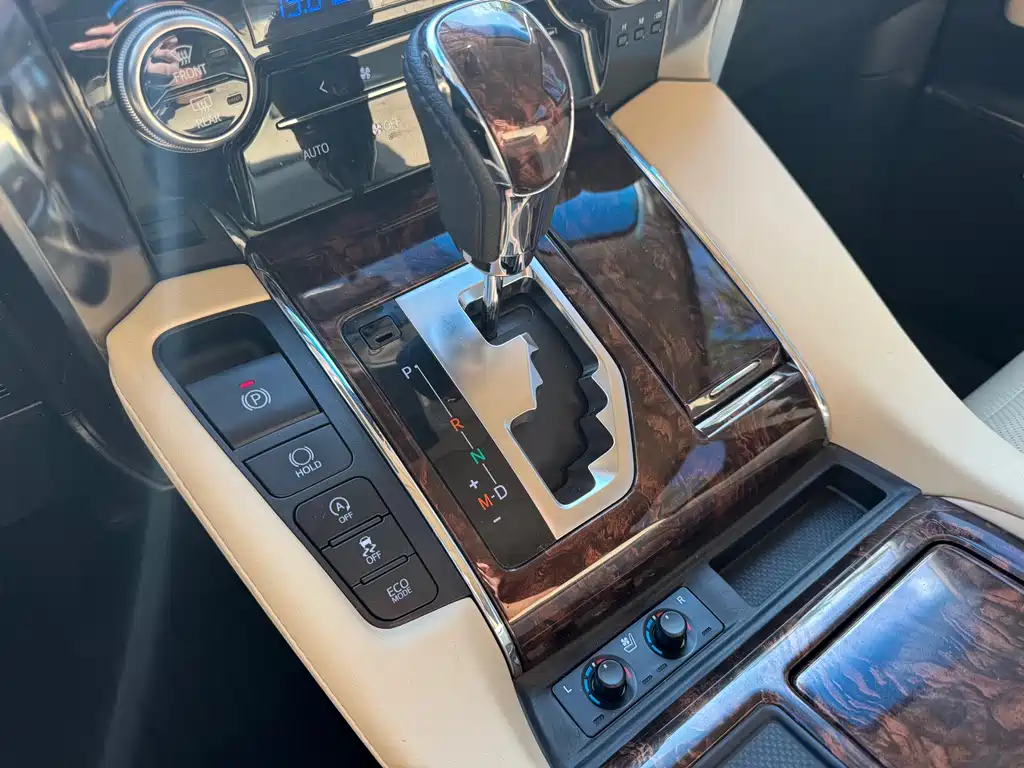 Toyota Alphard 2019 — фото 19