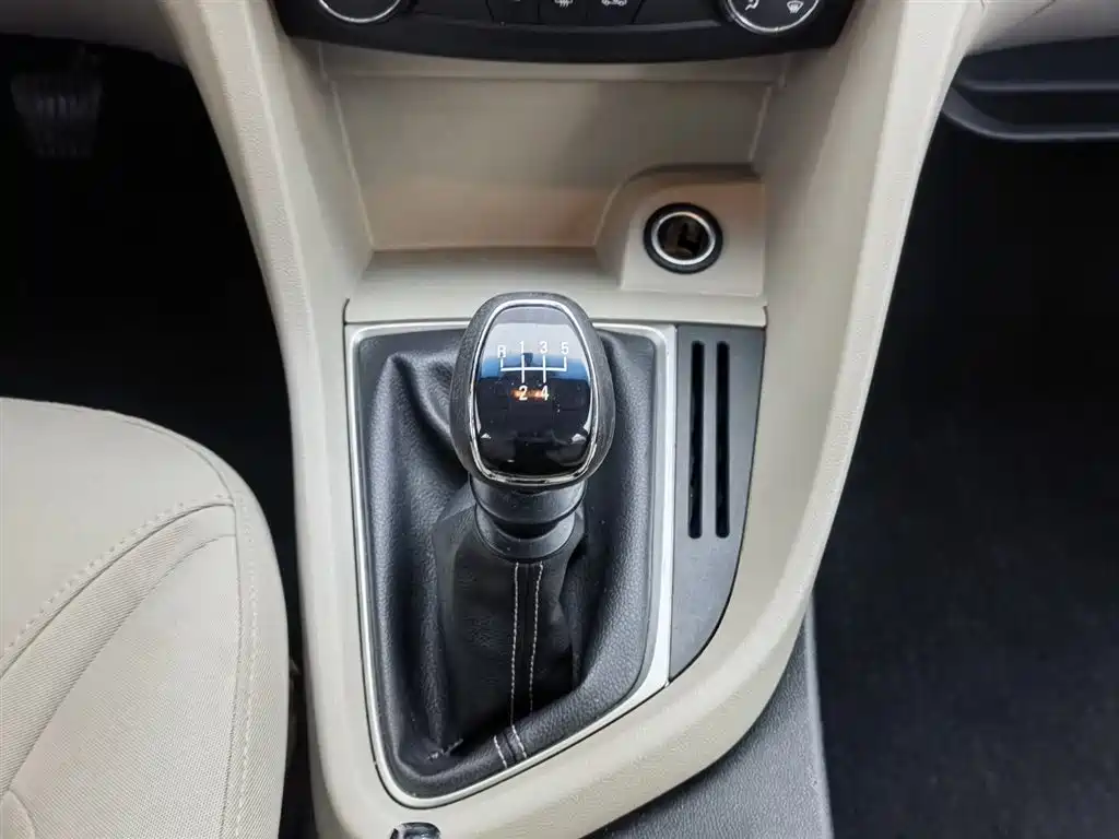 Buick Excelle 2017 — фото 13