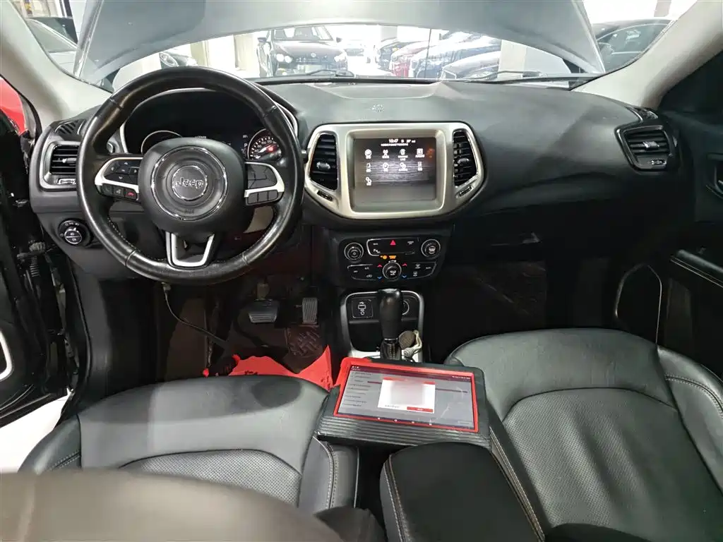 Jeep Compass 2017 — фото 10
