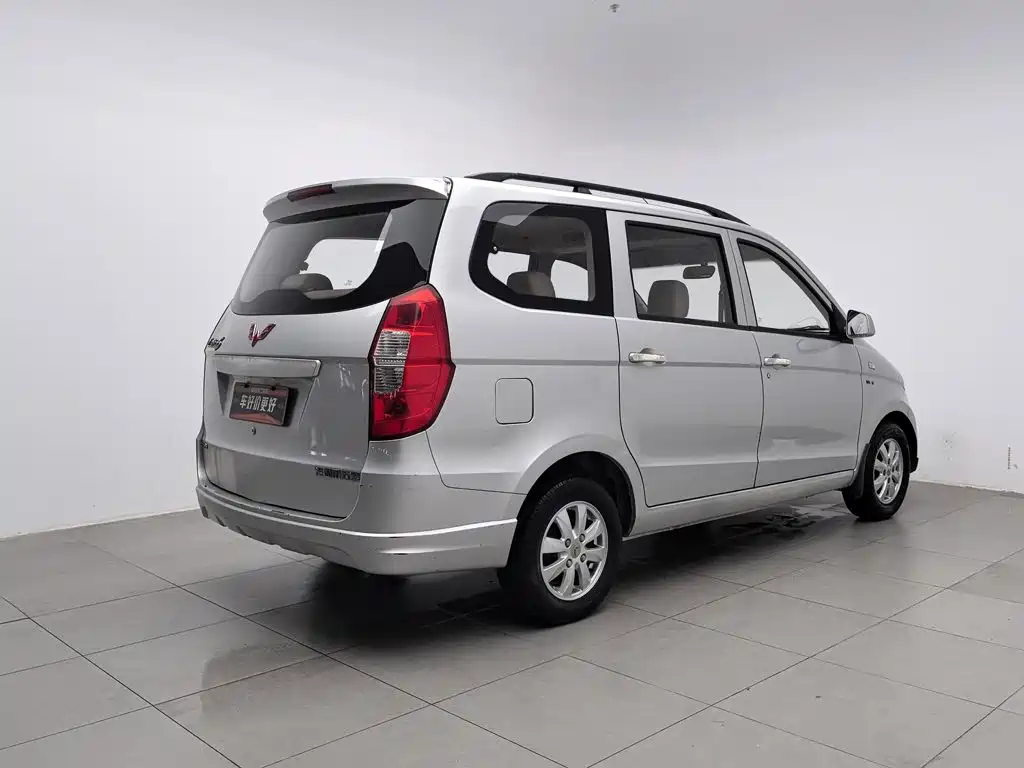 Wuling Hongguang 2015 — фото 2