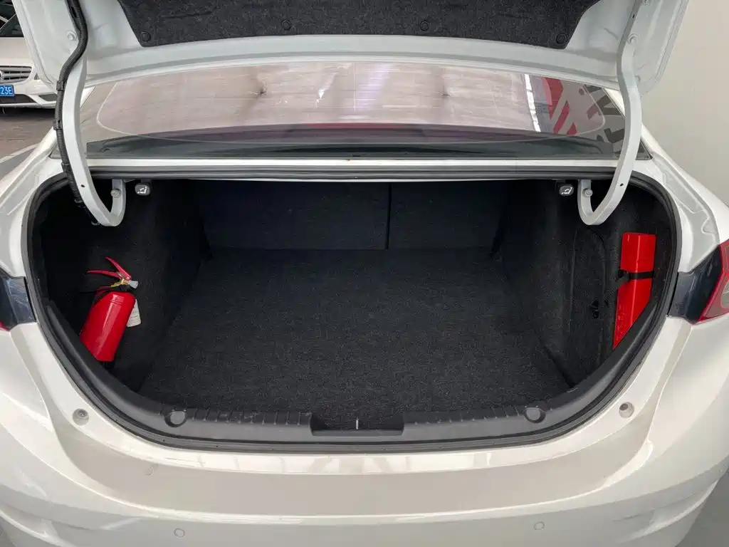 Mazda 3 Axela 2019 — фото 17