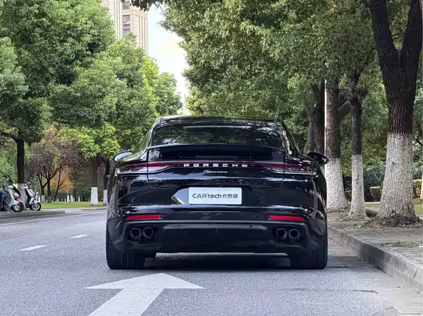Porsche Panamera 2023