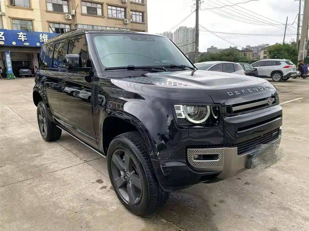 Land Rover Defender 2023