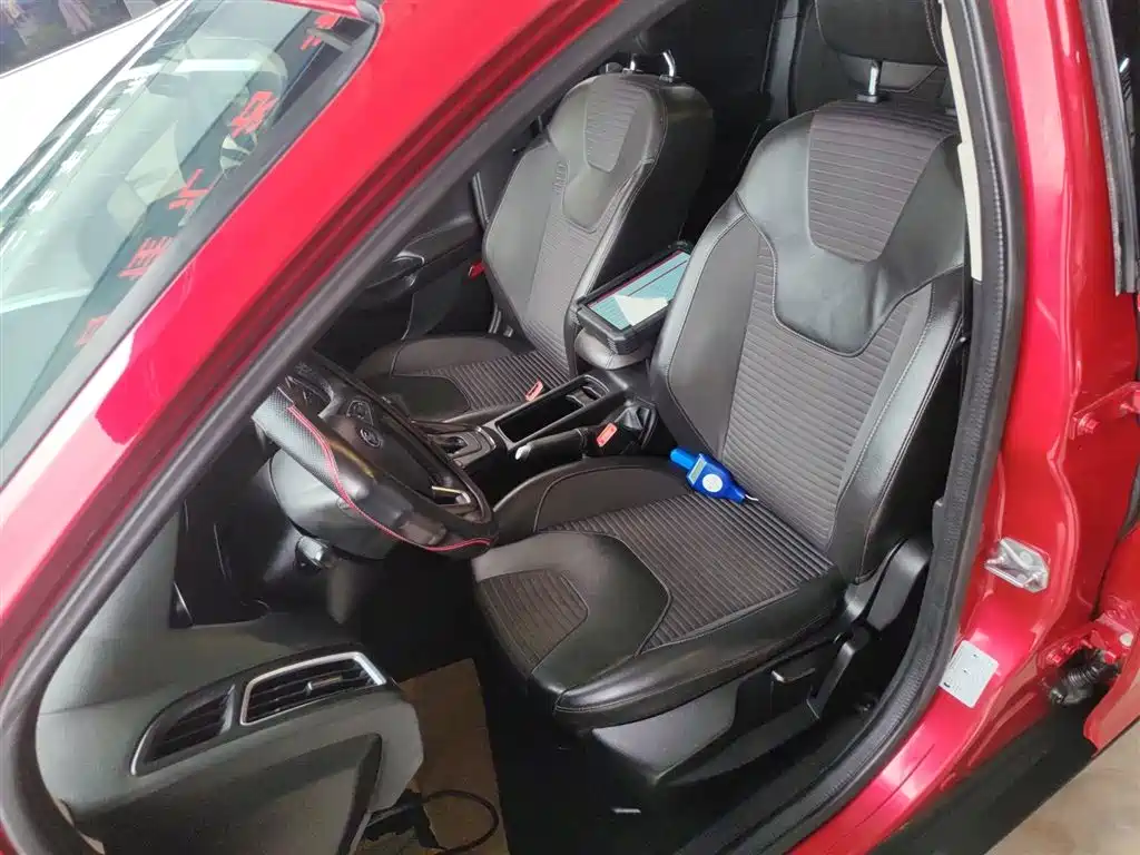 Ford Focus 2016 — фото 15