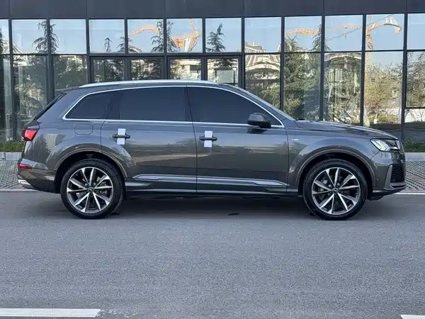 Audi Q7 2021
