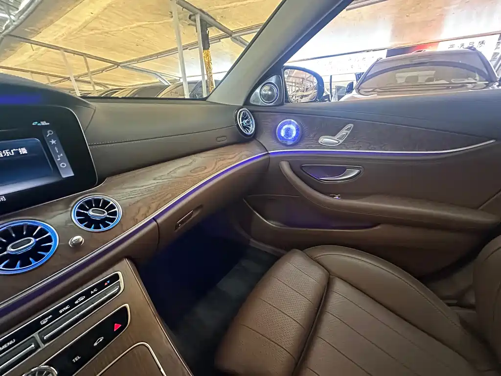 Mercedes-Benz E-Class 2020 — фото 12