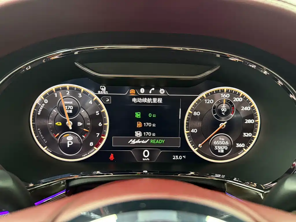 Bentley Flying Spur Plug-In Hybrid 2023 — фото 24