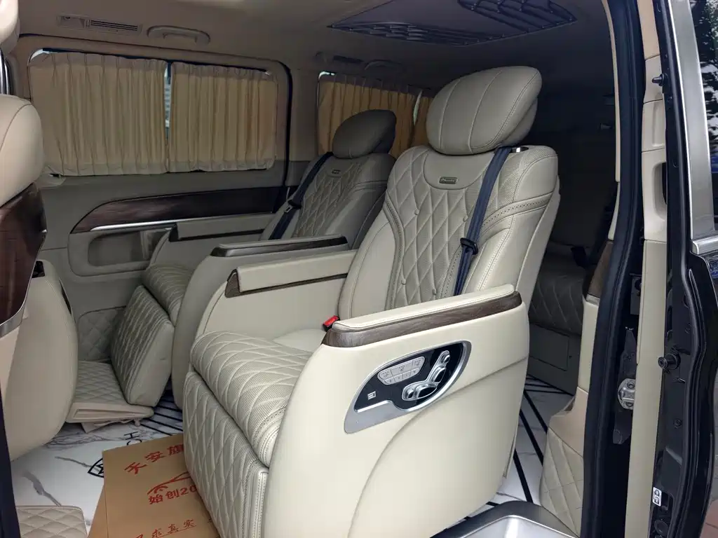 Mercedes-Benz V-Class 2022 — фото 16