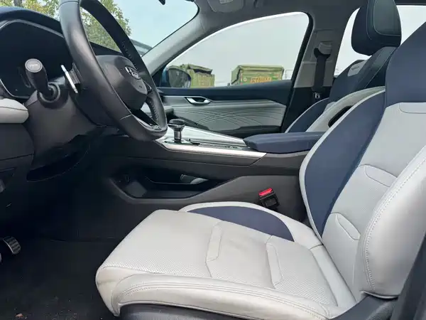 Geely Xingrui 2022