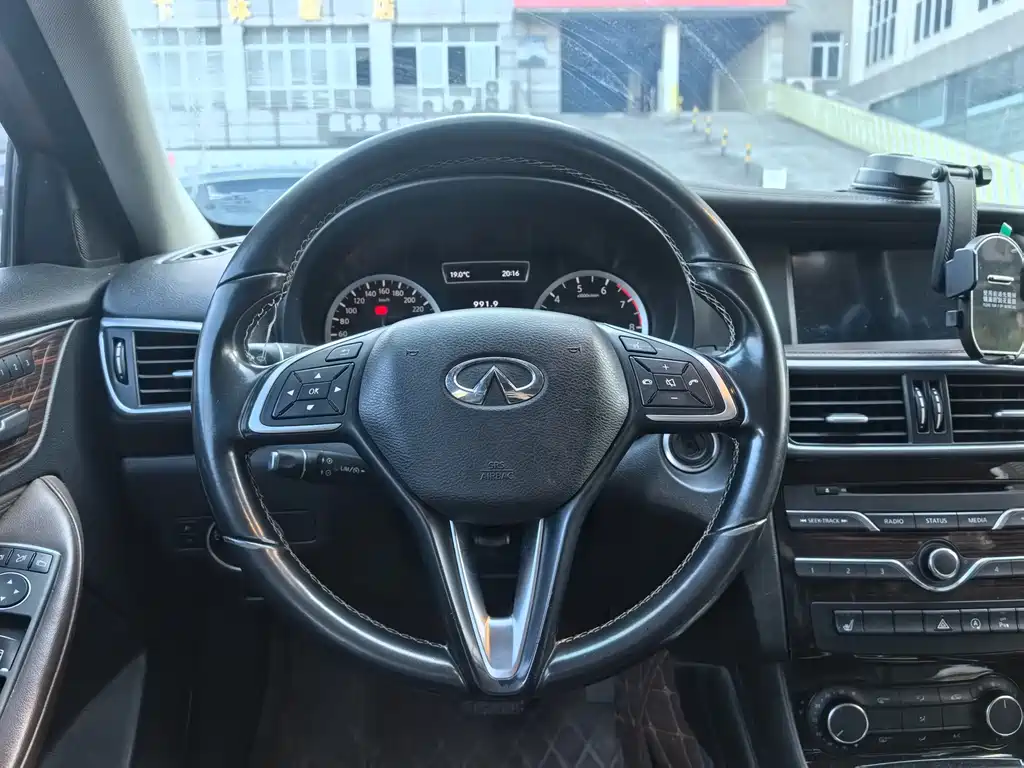 Infiniti QX30 2018 — фото 10