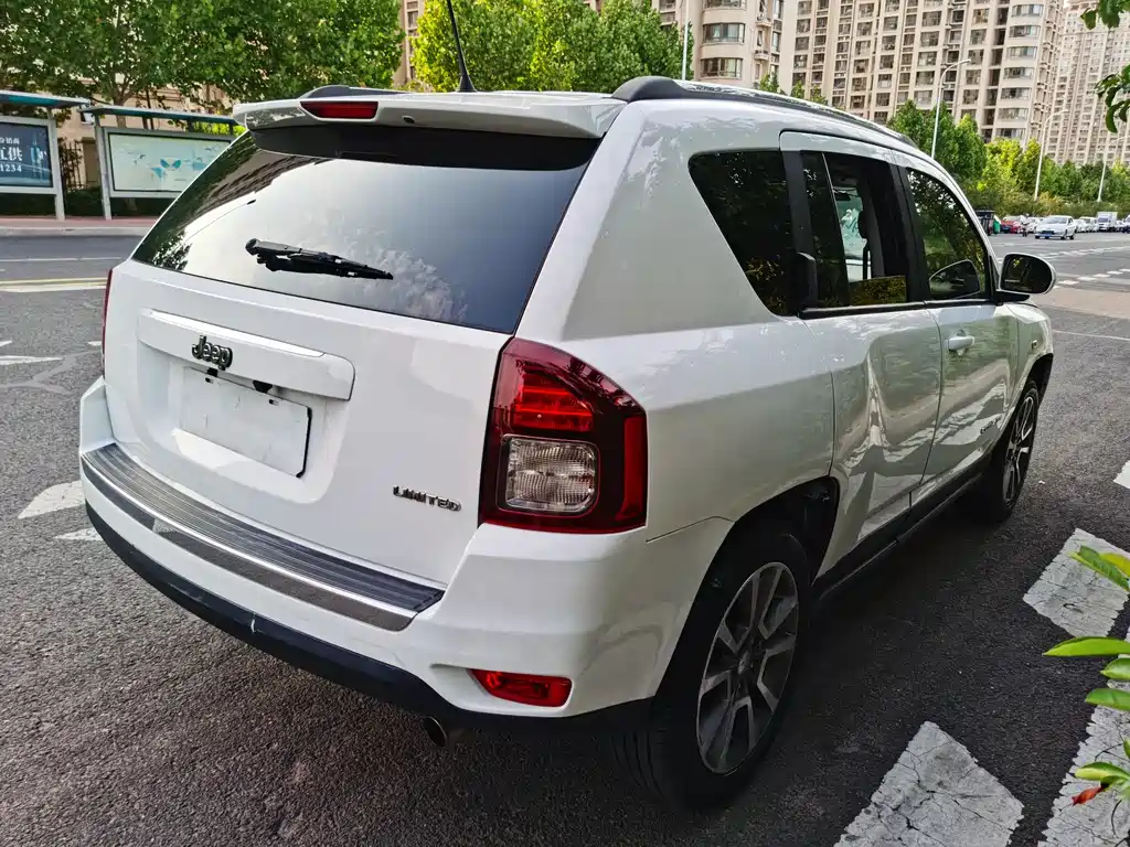 Jeep Compass 2015 — фото 9