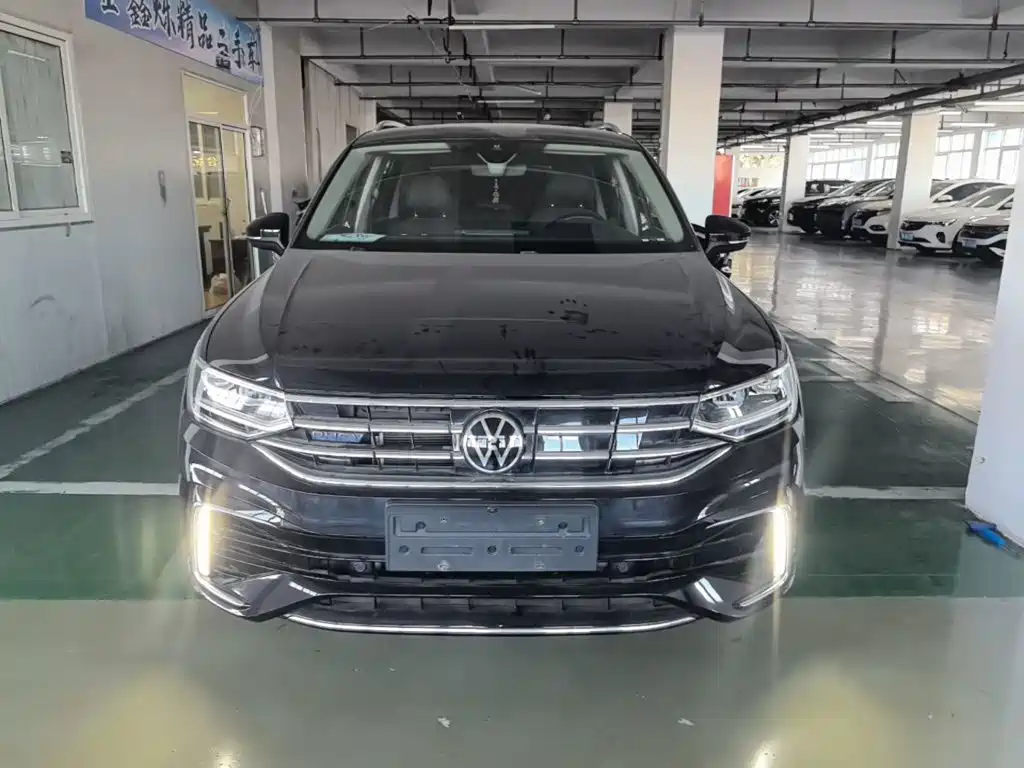 Volkswagen Tiguan L Plug-In Hybrid 2023 — фото 3