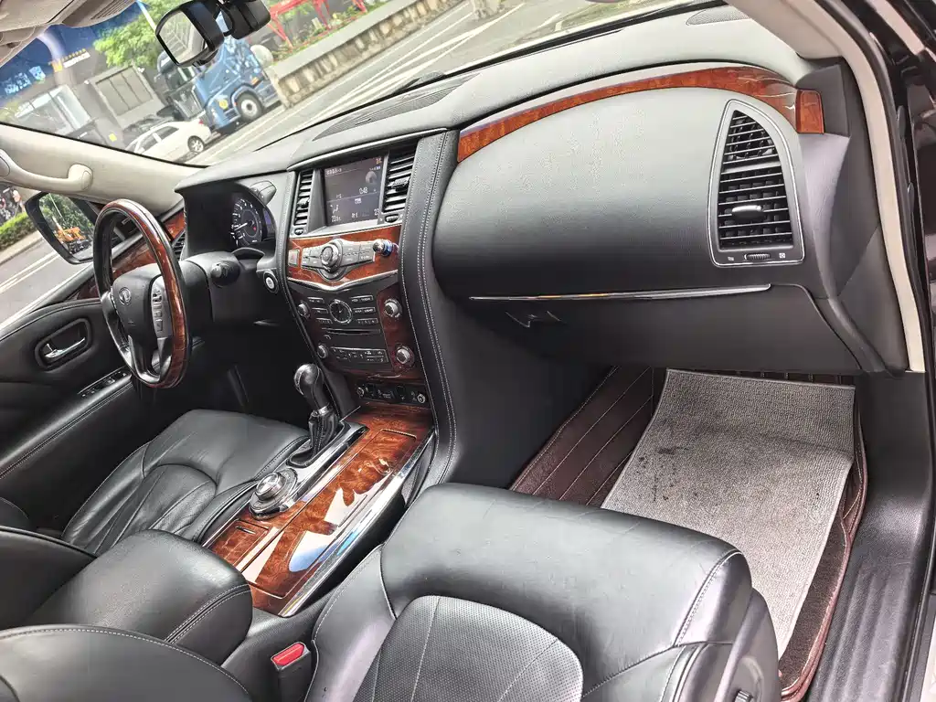 Infiniti QX80 2016 — фото 10