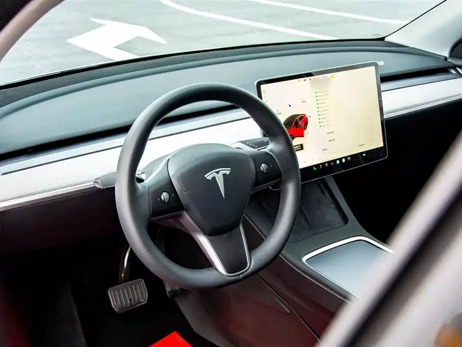 Tesla Model Y 2024 — фото 12