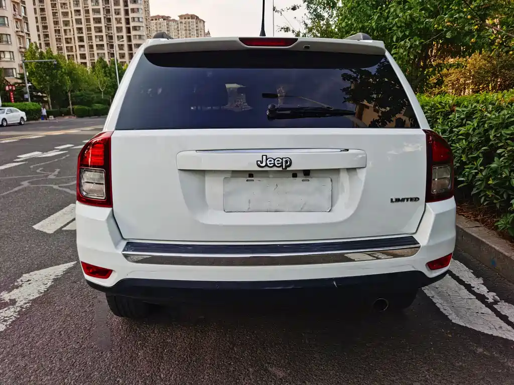 Jeep Compass 2015 — фото 10