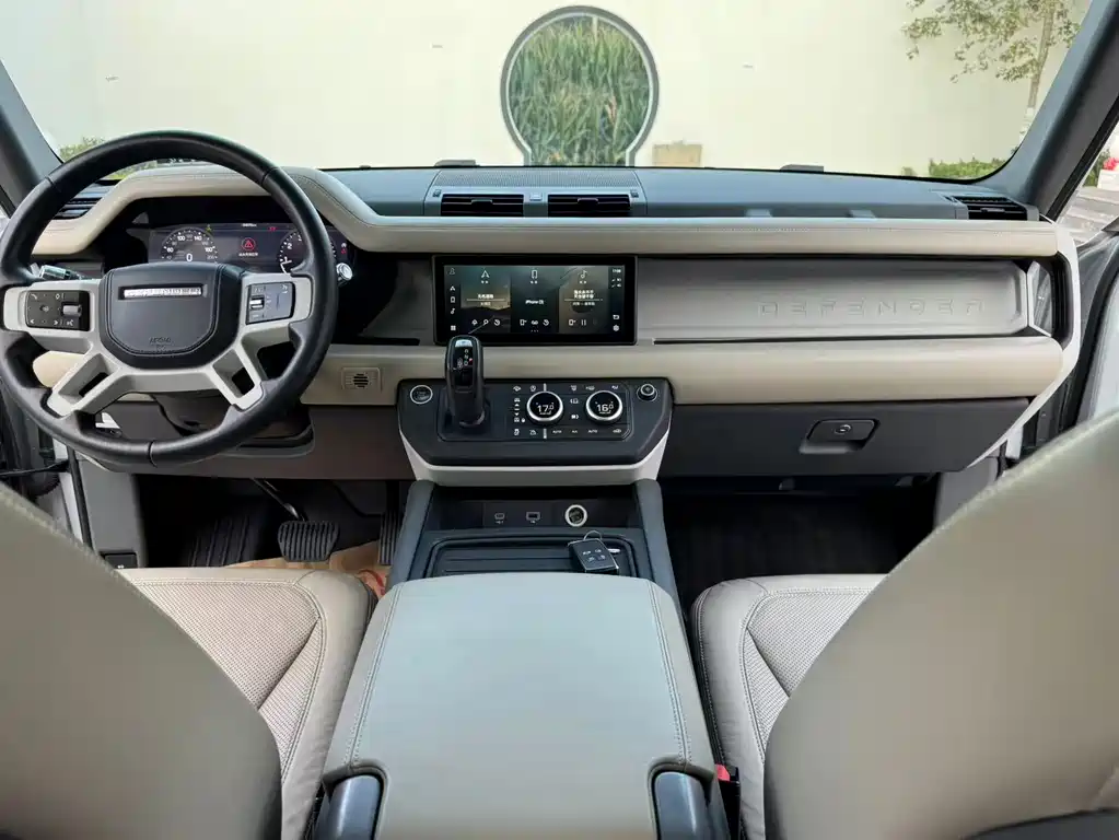 Land Rover Defender 2021 — фото 10