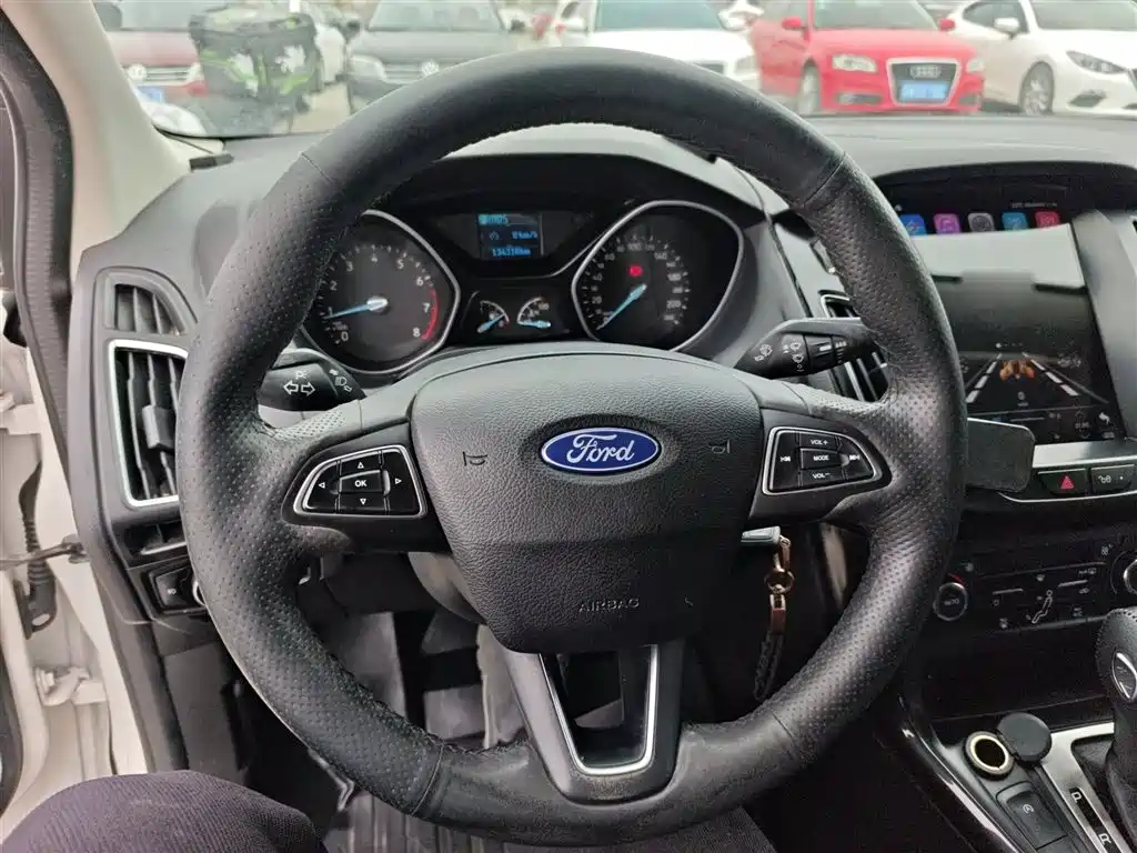 Ford Focus 2017 — фото 11