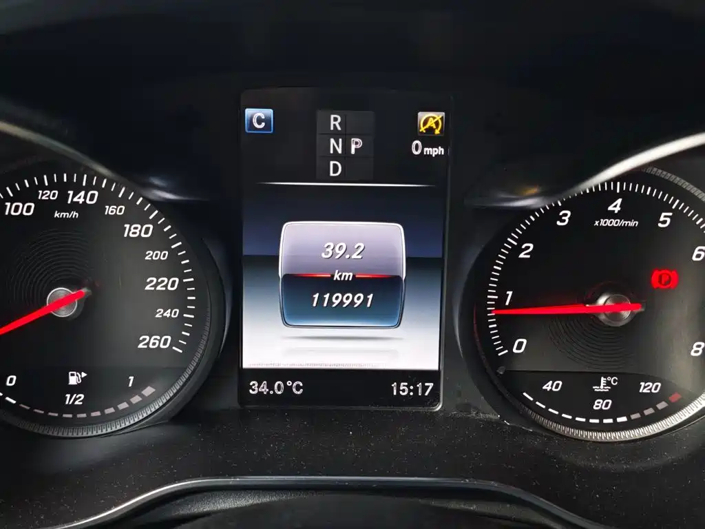 Mercedes-Benz GLC 2018 — фото 13