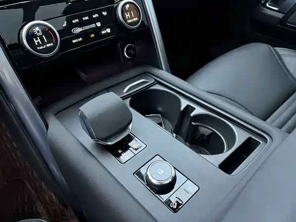 Land Rover Discovery 2023