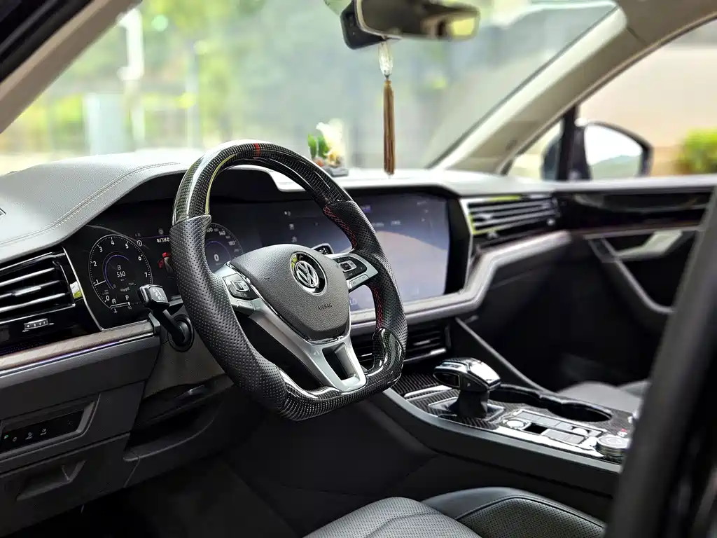 Volkswagen Touareg 2019 — фото 16