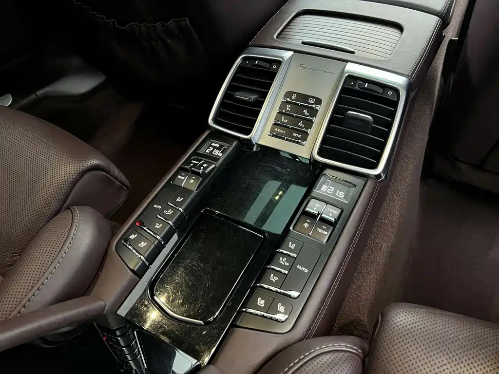 Porsche Panamera 2016 — фото 18