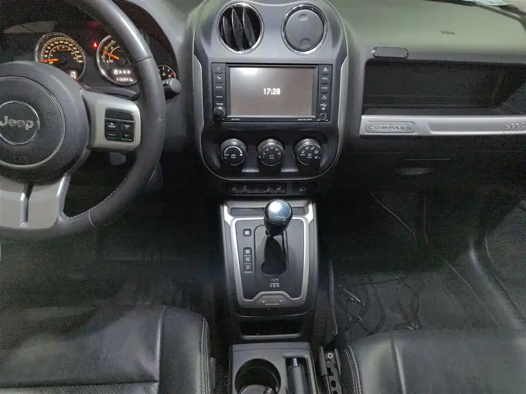 Jeep Compass 2015 — фото 13