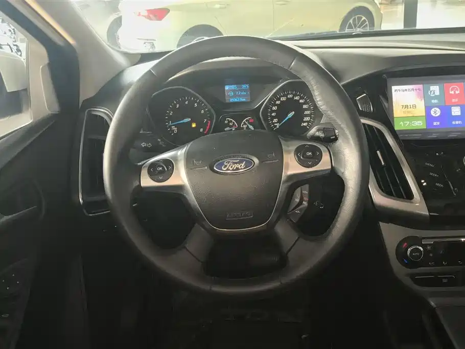 Ford Focus 2013 — фото 15