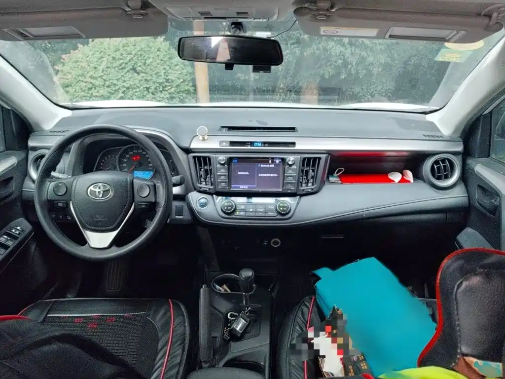 Toyota RAV4 2018 — фото 13
