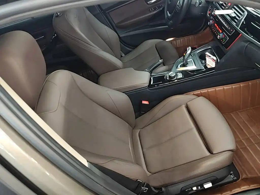 BMW 3 Series 2018 — фото 25
