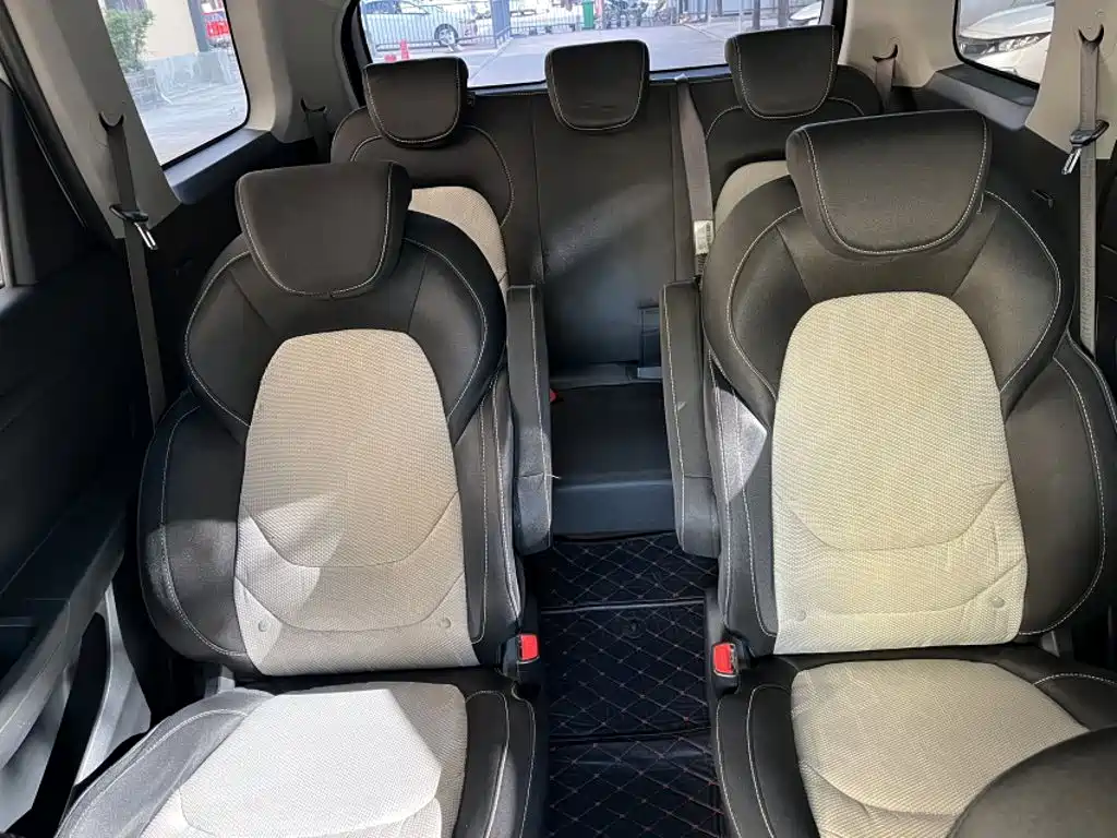 Wuling Hongguang S3 2018 — фото 10