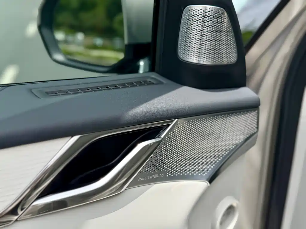 Volvo EM90 2026 — фото 10