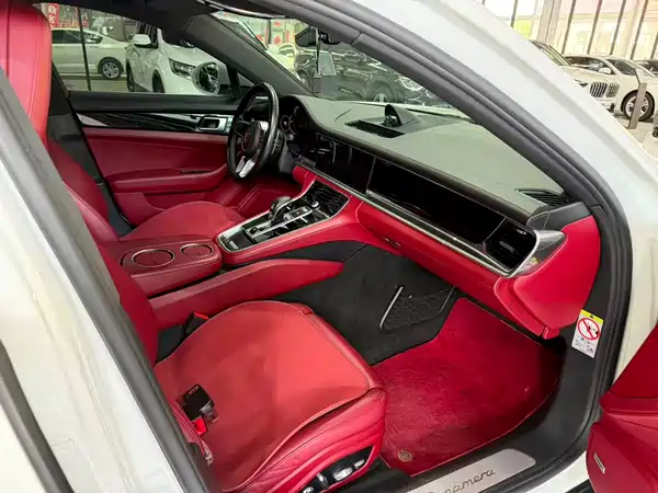Porsche Panamera 2019