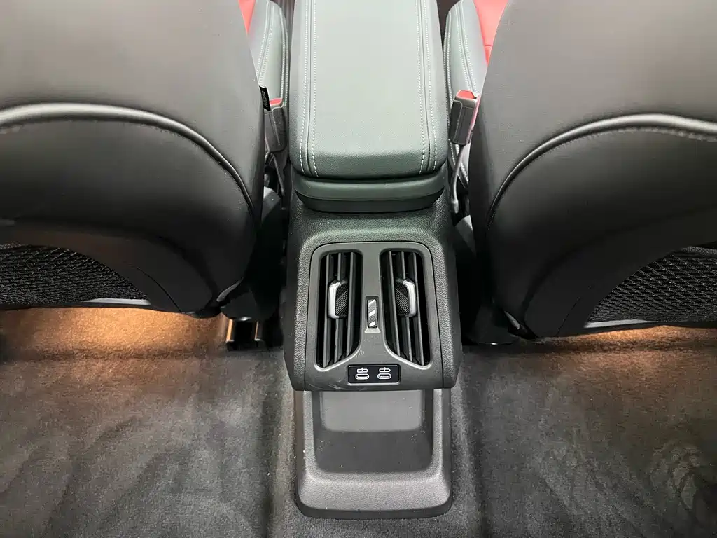 BMW iX1 2024 — фото 18