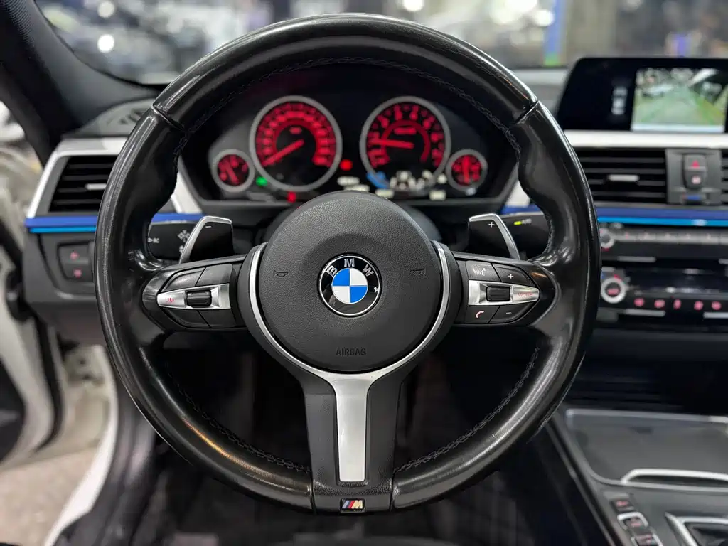 BMW 3 Series 2018 — фото 19
