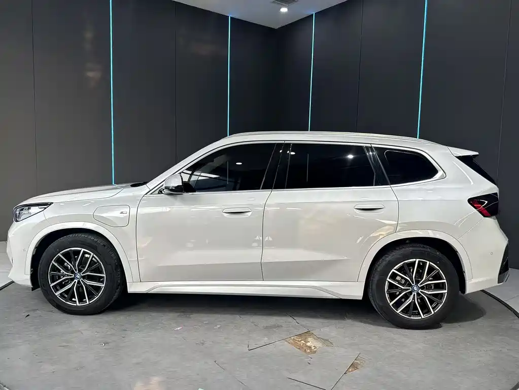 BMW iX1 2024