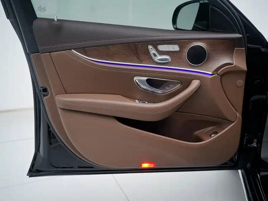Mercedes-Benz E-Class 2023 — фото 14