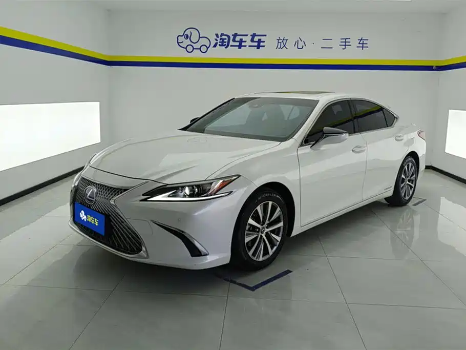 Lexus ES 2020 — фото 1