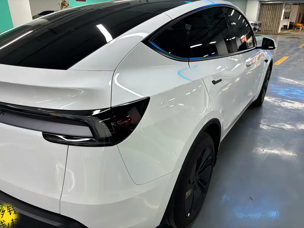 Tesla Model Y 2025 — фото 16