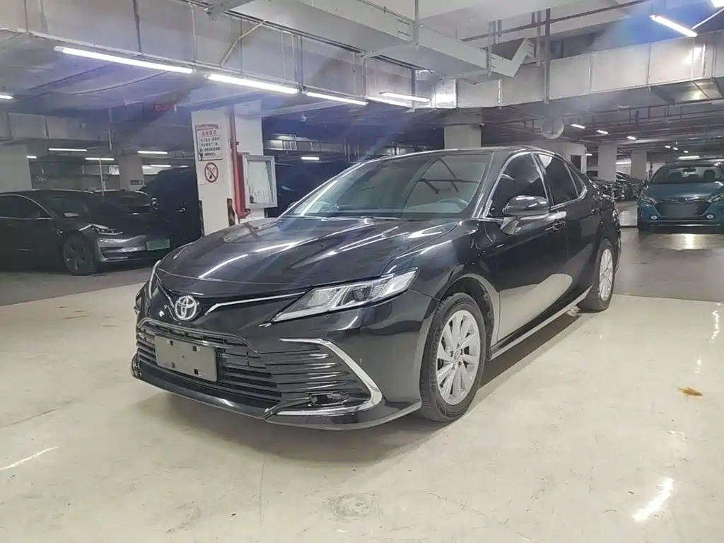 Toyota Camry 2023 — фото 2