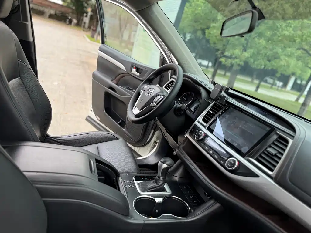 Toyota Highlander 2016 — фото 11