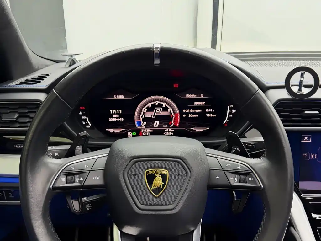 Lamborghini Urus 2021 — фото 10
