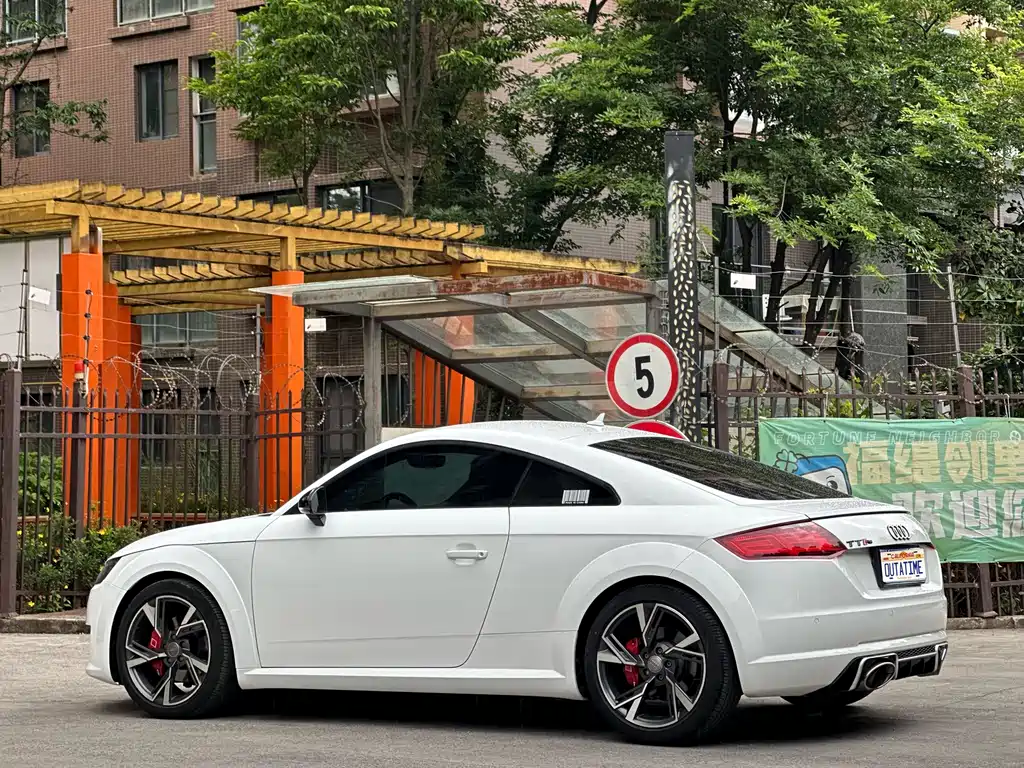 Audi TT 2017 — фото 14