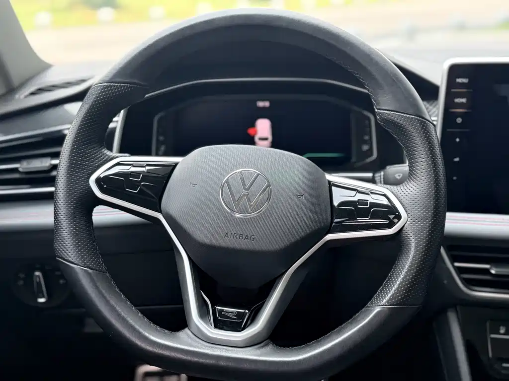 Volkswagen Tiguan L 2023 — фото 16
