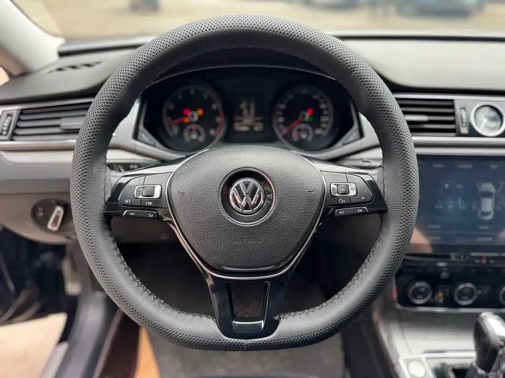 Volkswagen Passat 2018 — фото 10