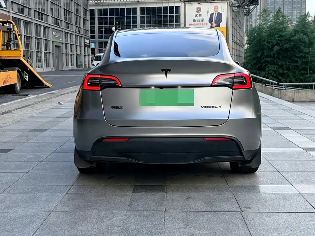 Tesla Model Y 2024 — фото 12