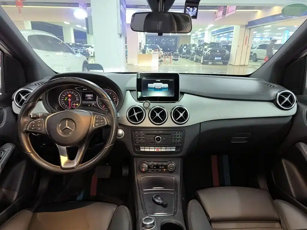 Mercedes-Benz B-Class 2016 — фото 10