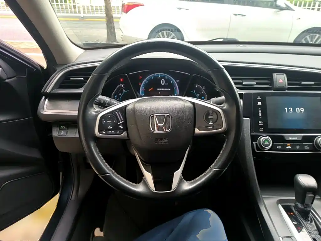 Honda Civic 2018 — фото 11